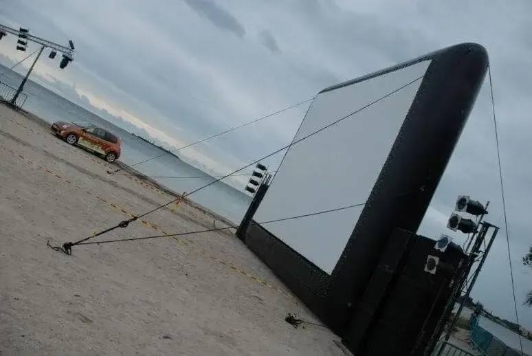 Écran économique sans souffleur installé dans un parc