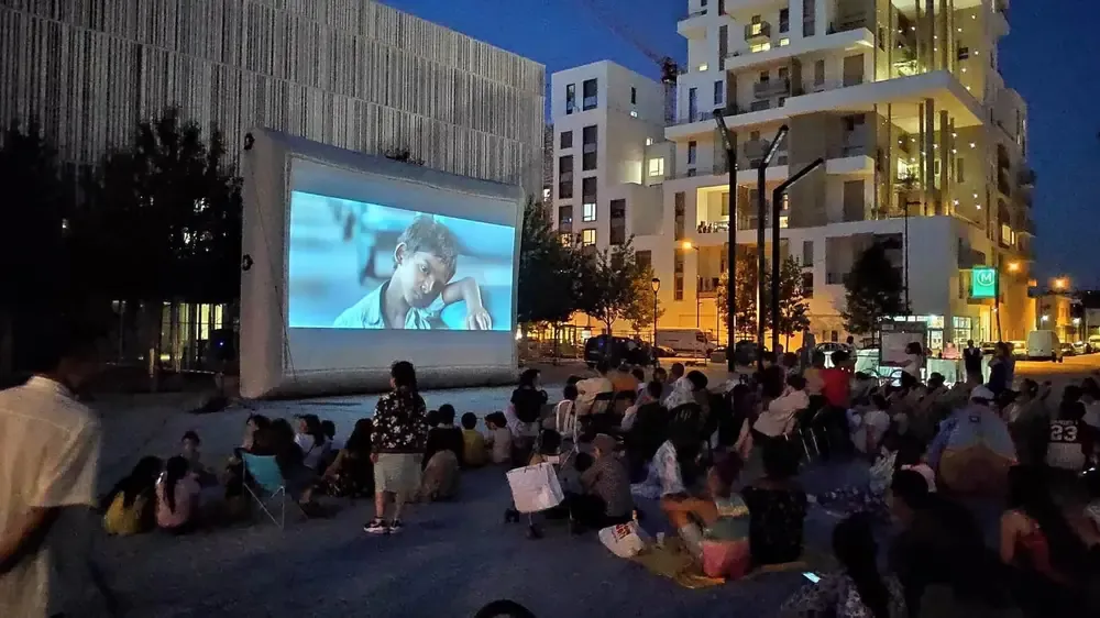 Projection événementielle grand format en extérieur