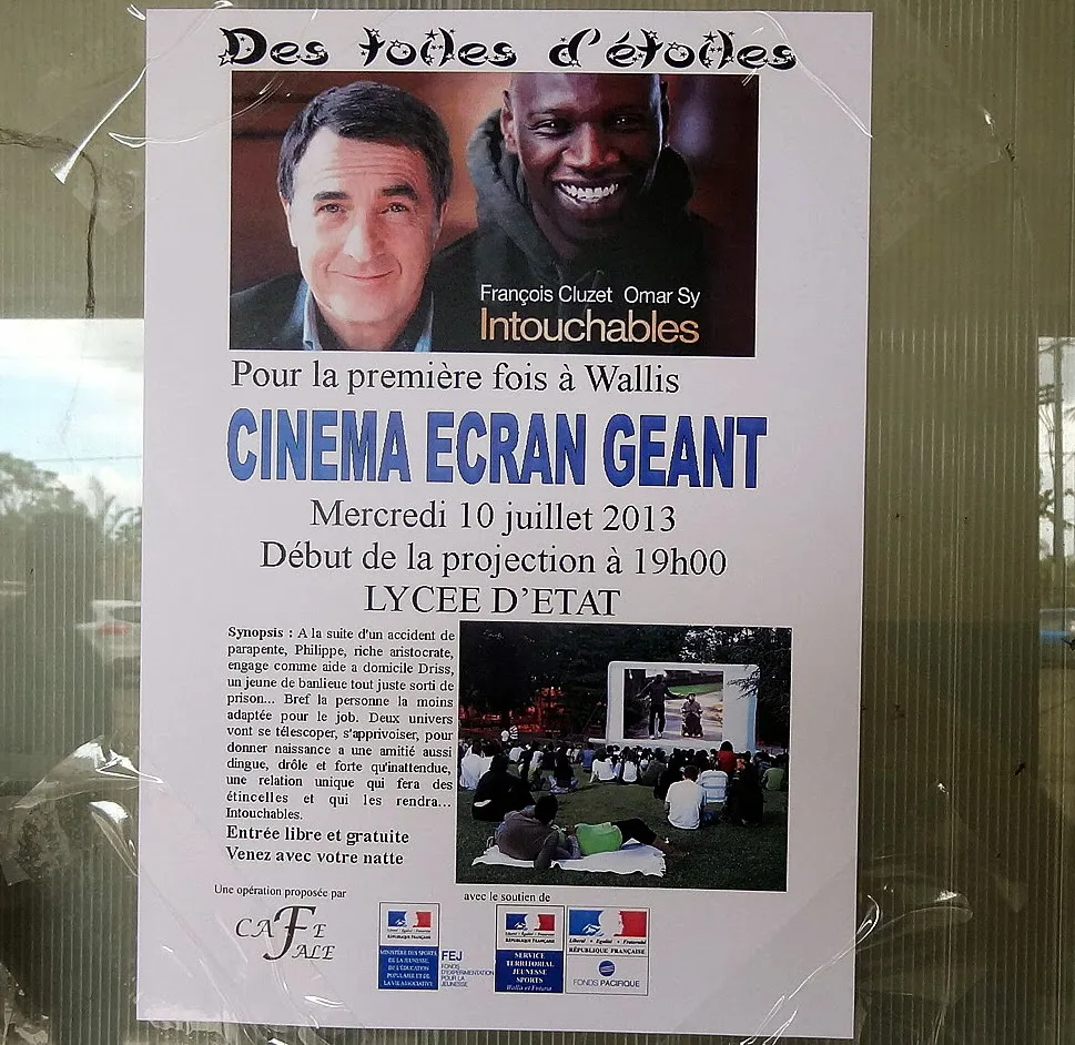 Affiche du cinéma plein air à écran géant Hallucine à Wallis-et-Futuna — projection du film Intouchables