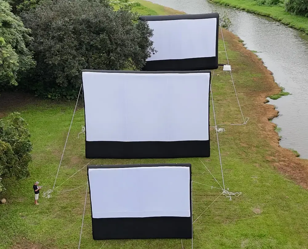 Tres pantallas de cine hinchables Hallucine: 30 años de innovación francesa, fabricadas en nuestra fábrica asociada de Dongguan