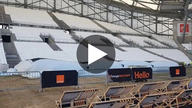 Vidéo tutorielle Hallucine — Inflating the screen at the Orange Vélodrome