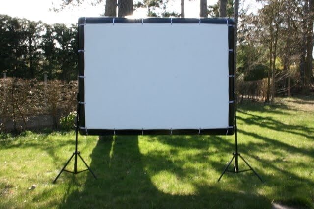 5m screen Paris everything is ready